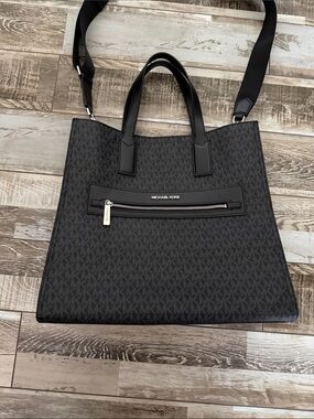 Michael Kors Black/Gray Signature Tote with Front Zip and Strap